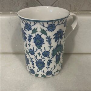Lot of 4 Stechol blue and white Jacobean mug EUC Bone China